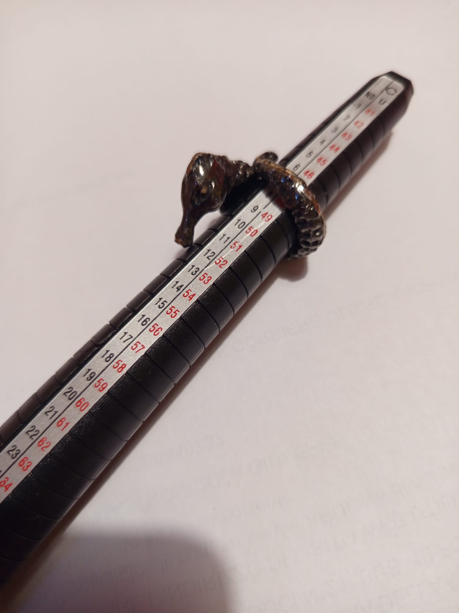 Anello Ippocampo Dionisia brunito nero