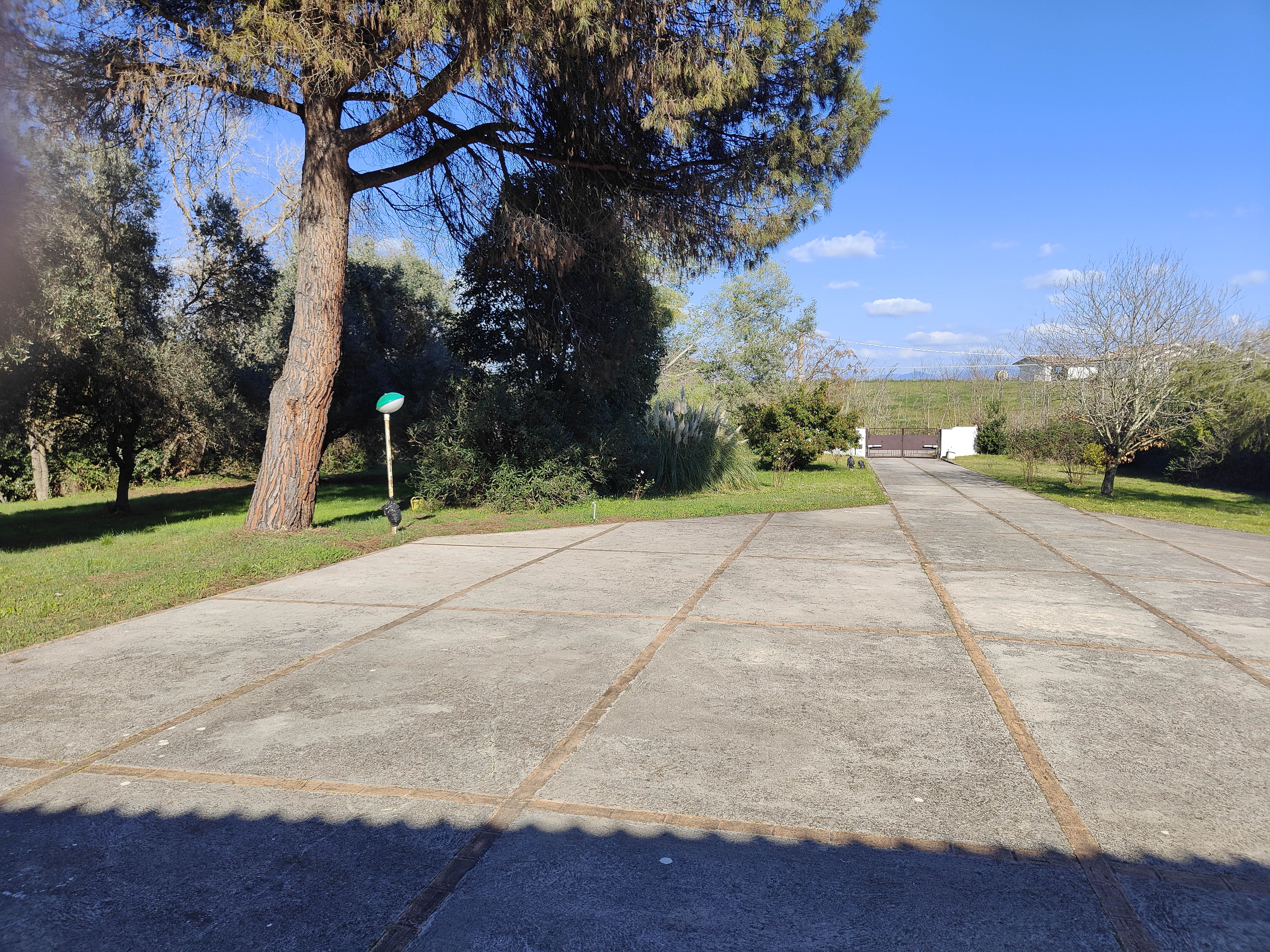 Latina Via Nascosa, villa unifamiliare immersa nel verde